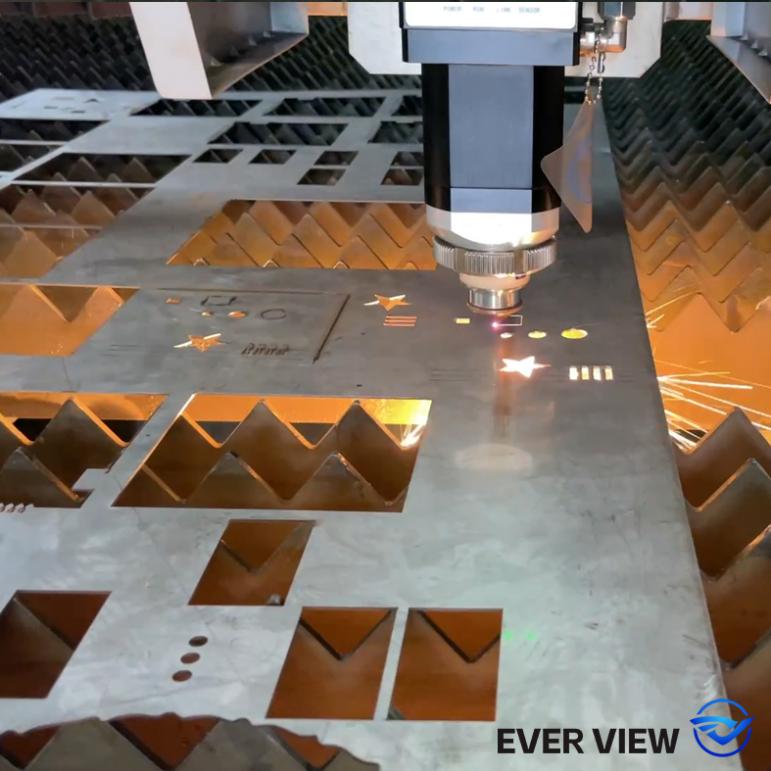 Mașinile de tăiat cu laser împuternicesc procesarea hardware; EVER VIEW realizează tăierea cu precizie în serie a produselor hardware mici.